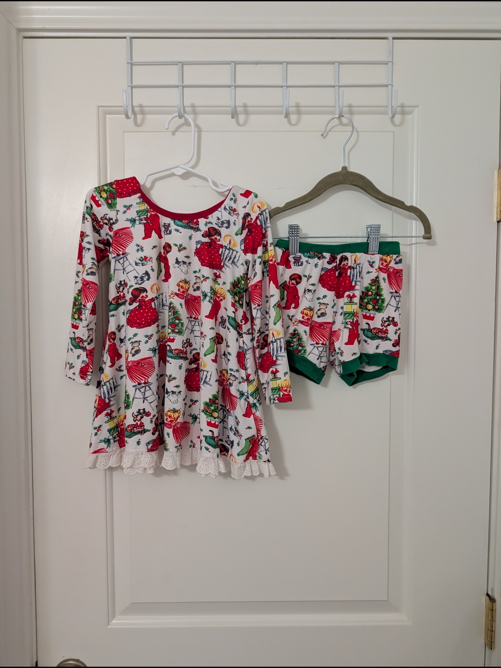 Vintage Inspired Holiday Print Long Sleeve Dress And Bloomer Set Size 3T
